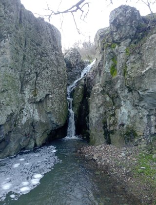 Syulyum Waterfall 1