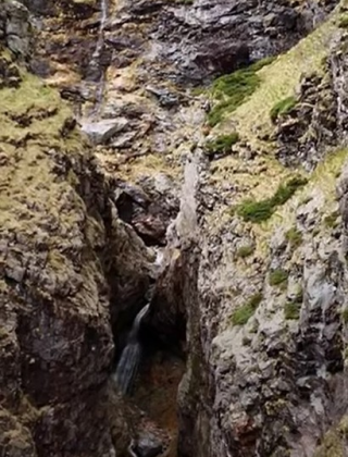 Скрития водопад вада Ушите 