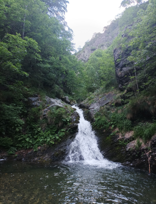 Долен Змийски водопад