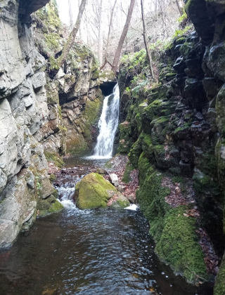 Долен Лещаришки водопад