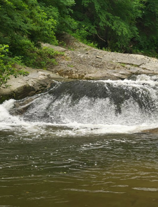 Широкия водопад (Луковица)