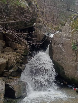 Водопад Новомахленска река